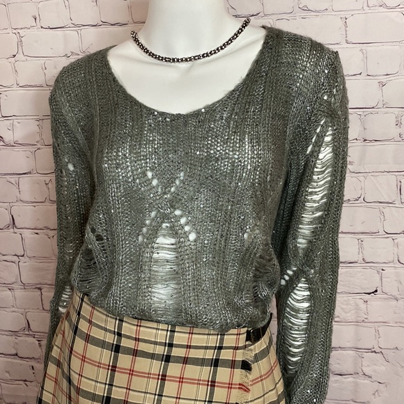 Grey knitted crochet sweater - Picture 2 of 7